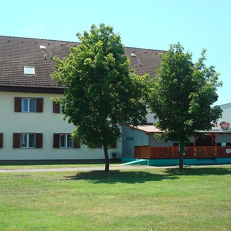 Hotel Termal Tiszaújváros エクステリア 写真