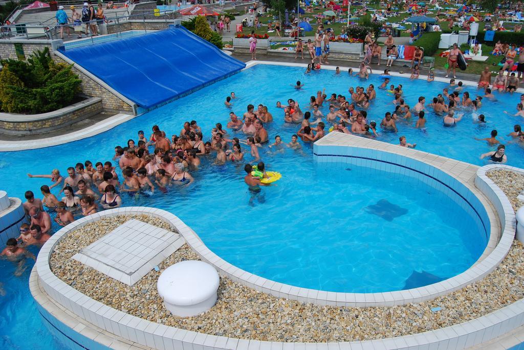 Hotel Termal Tiszaújváros エクステリア 写真