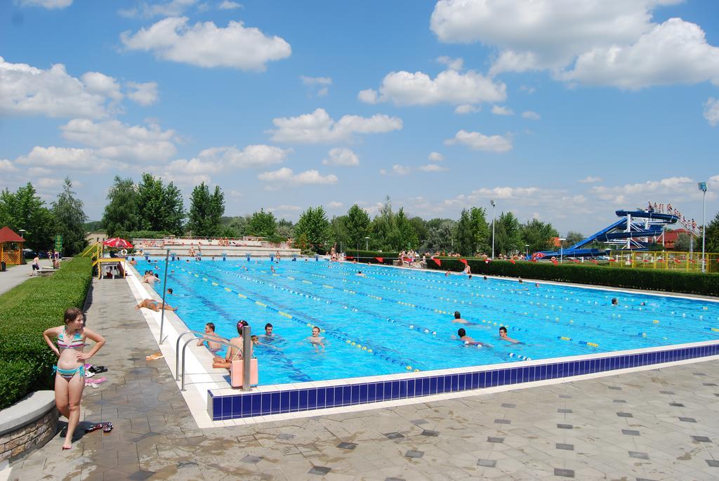 Hotel Termal Tiszaújváros エクステリア 写真