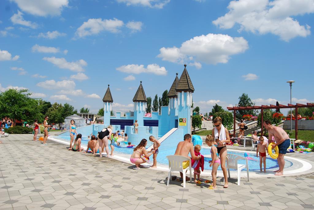 Hotel Termal Tiszaújváros エクステリア 写真