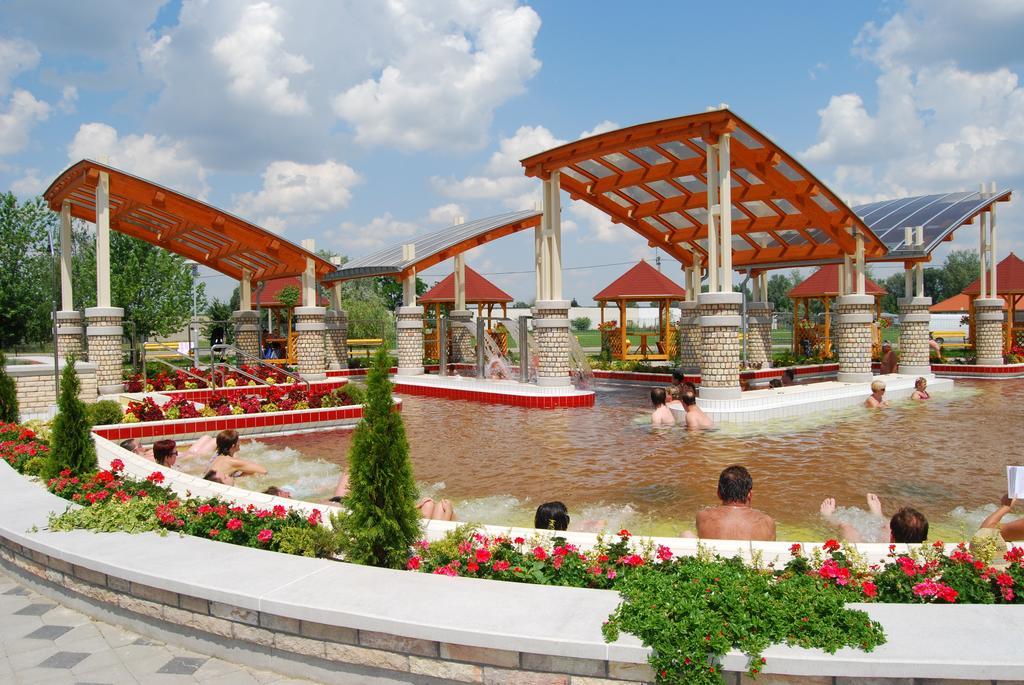 Hotel Termal Tiszaújváros エクステリア 写真