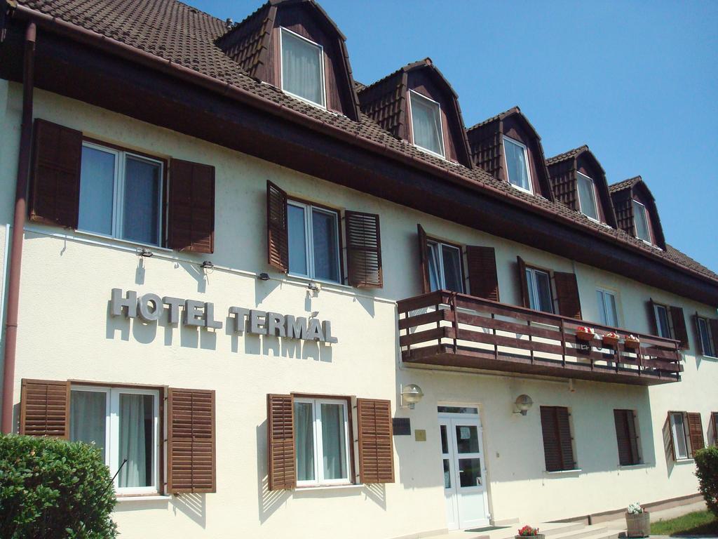 Hotel Termal Tiszaújváros エクステリア 写真