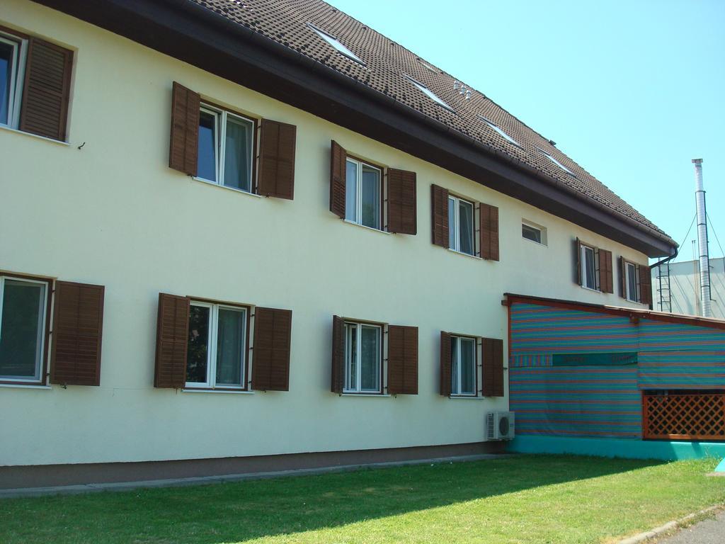 Hotel Termal Tiszaújváros エクステリア 写真