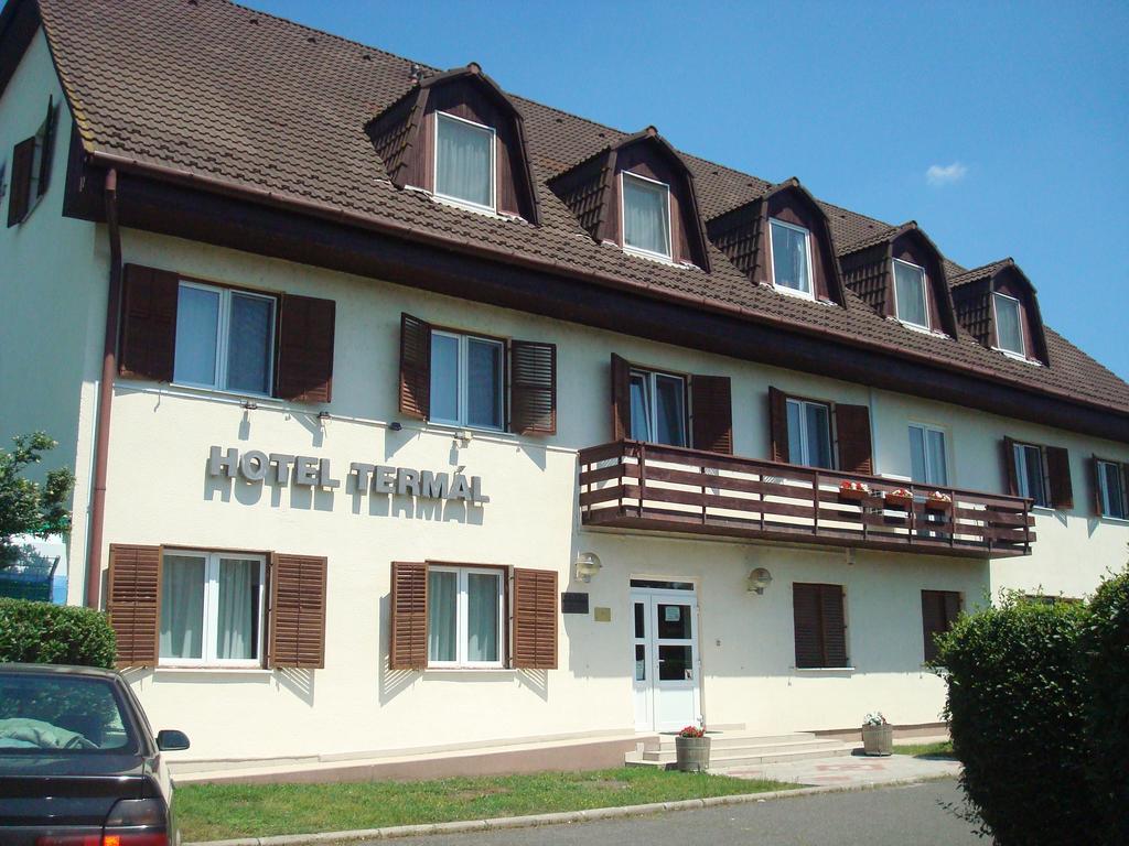 Hotel Termal Tiszaújváros エクステリア 写真