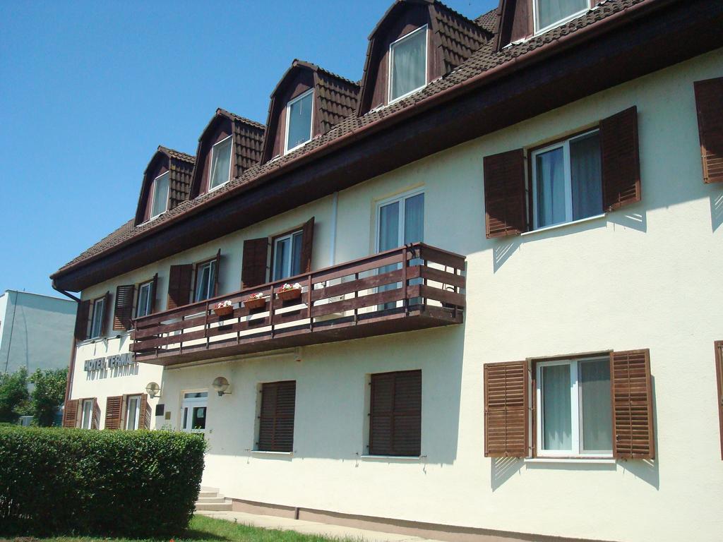 Hotel Termal Tiszaújváros エクステリア 写真