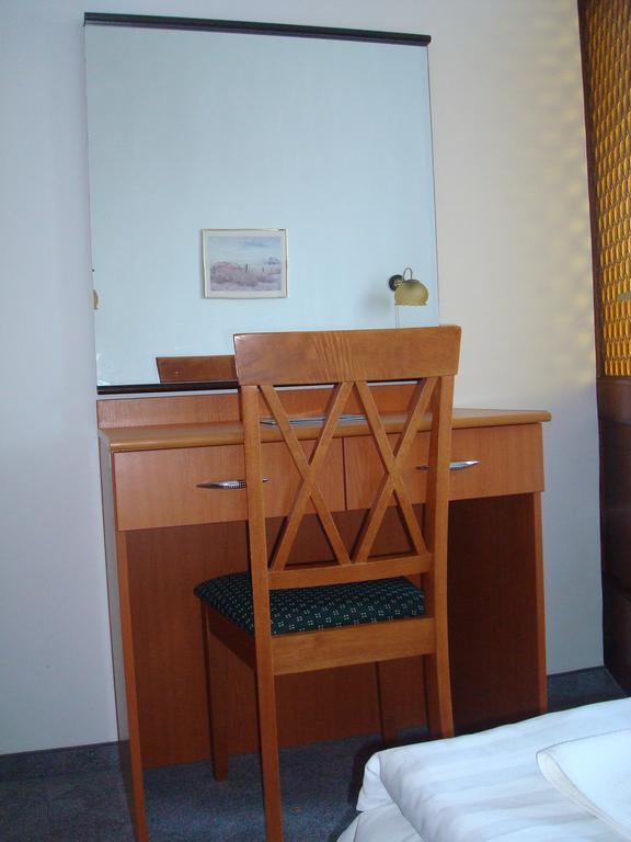 Hotel Termal Tiszaújváros エクステリア 写真