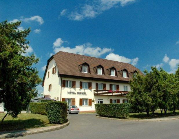 Hotel Termal Tiszaújváros エクステリア 写真