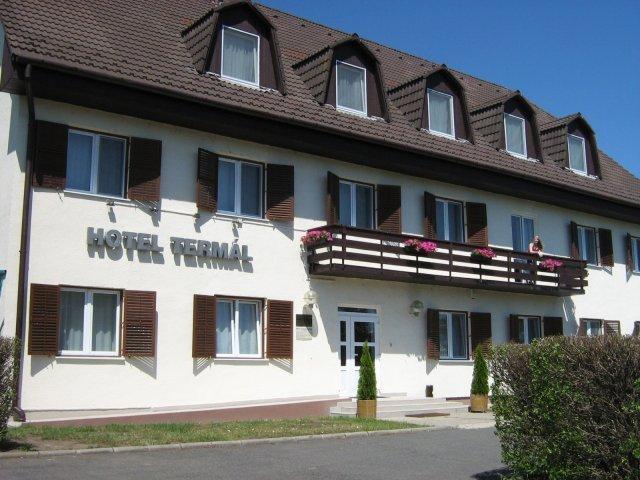 Hotel Termal Tiszaújváros エクステリア 写真